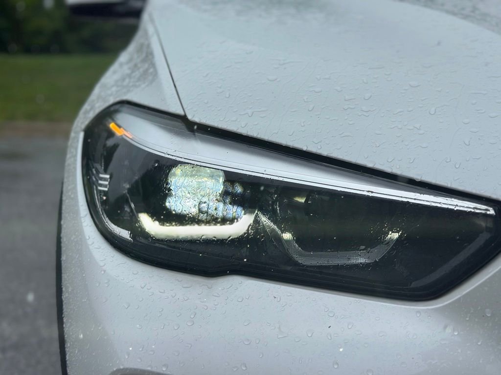 Used 2019 Mineral White Metallic BMW xDrive40i image 9