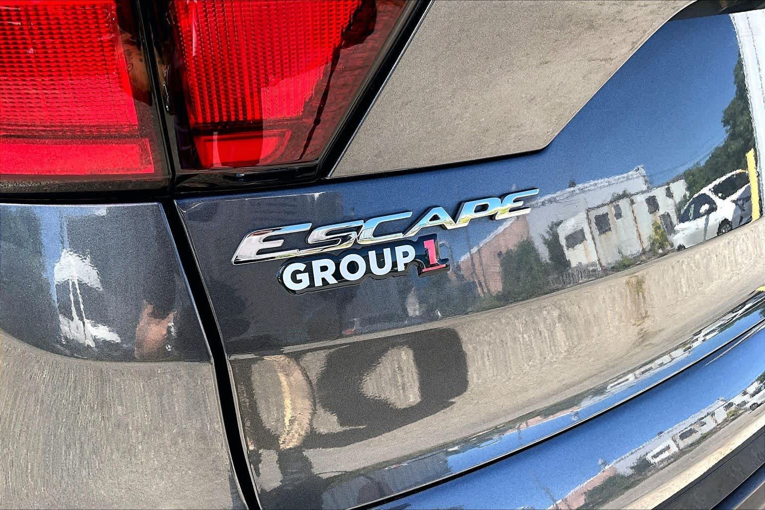 Used 2019 Magnetic Metallic Ford SE image 31