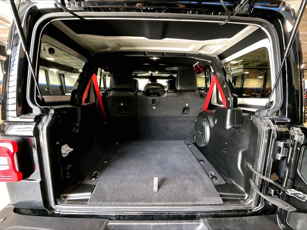 Used 2020 Black Jeep Unlimited Rubicon image 17