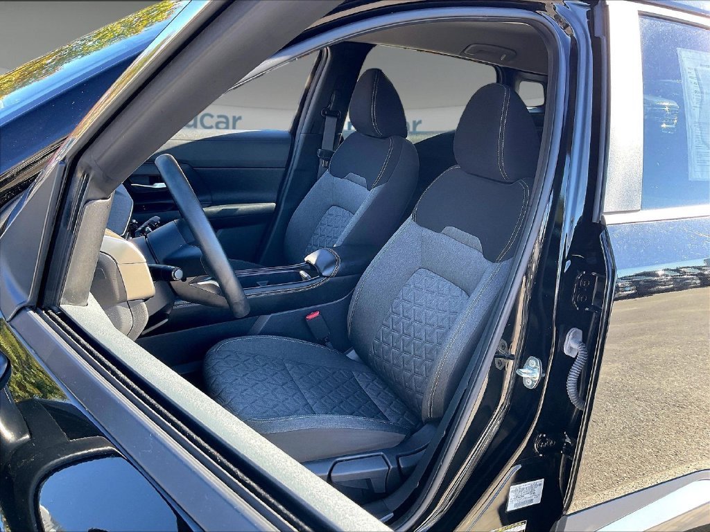 Used 2025 Super Black Nissan SV image 9