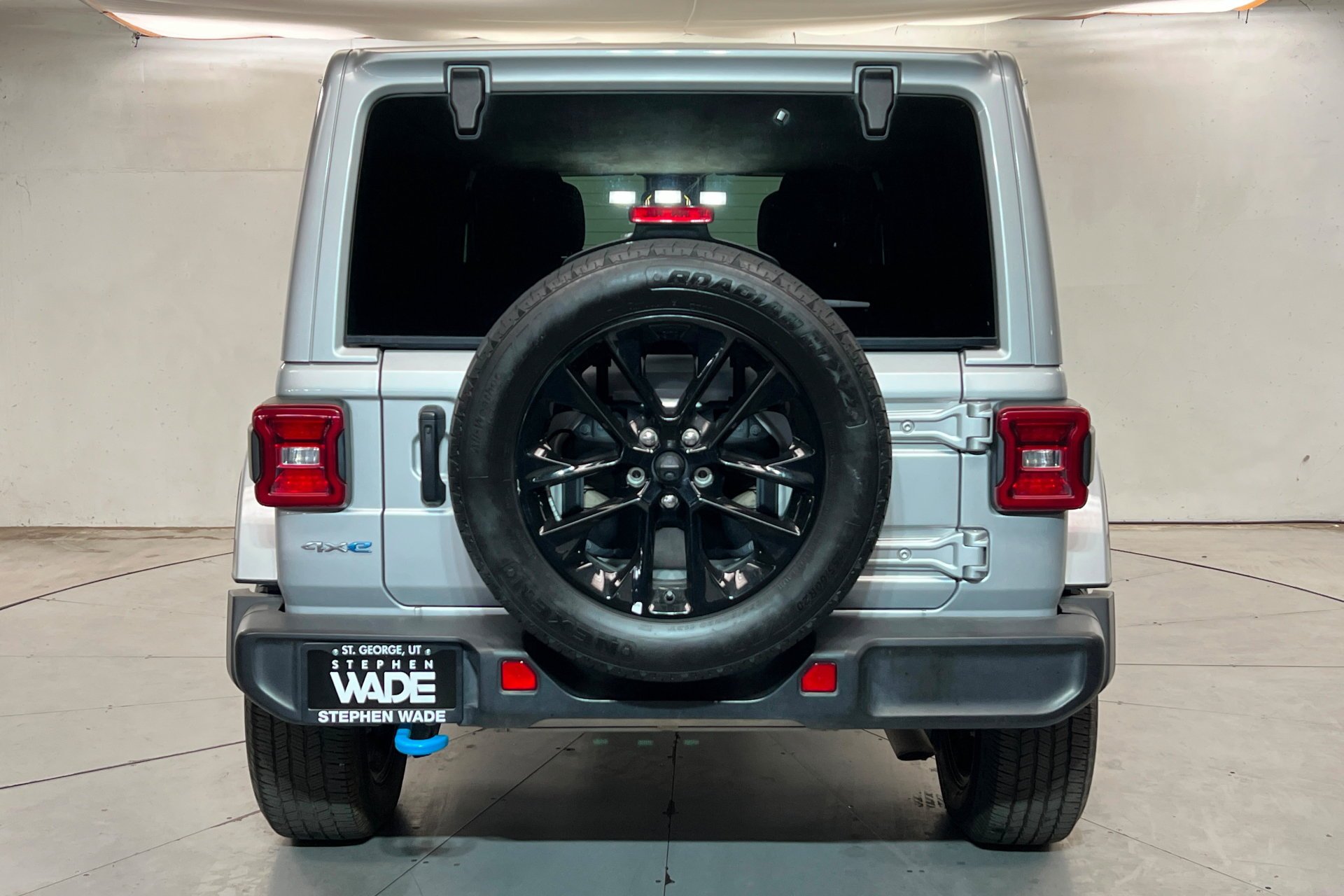 Used 2024 Silver Zynith Clearcoat Jeep Sahara image 5