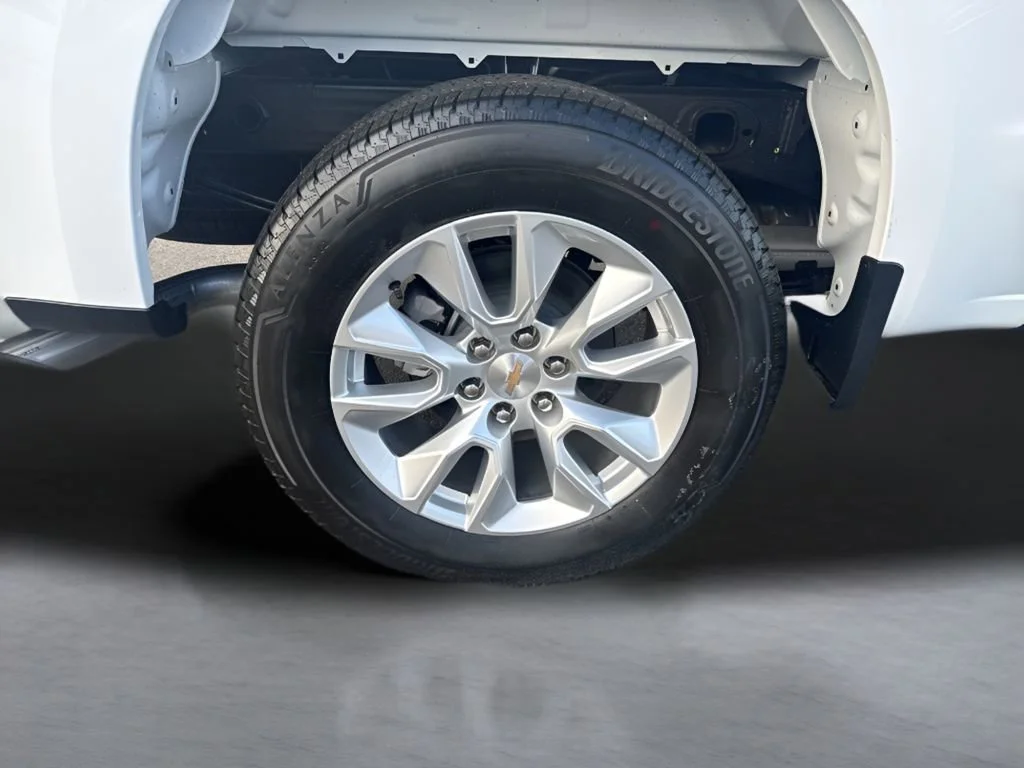 Used 2026 Summit White Chevrolet Custom image 33