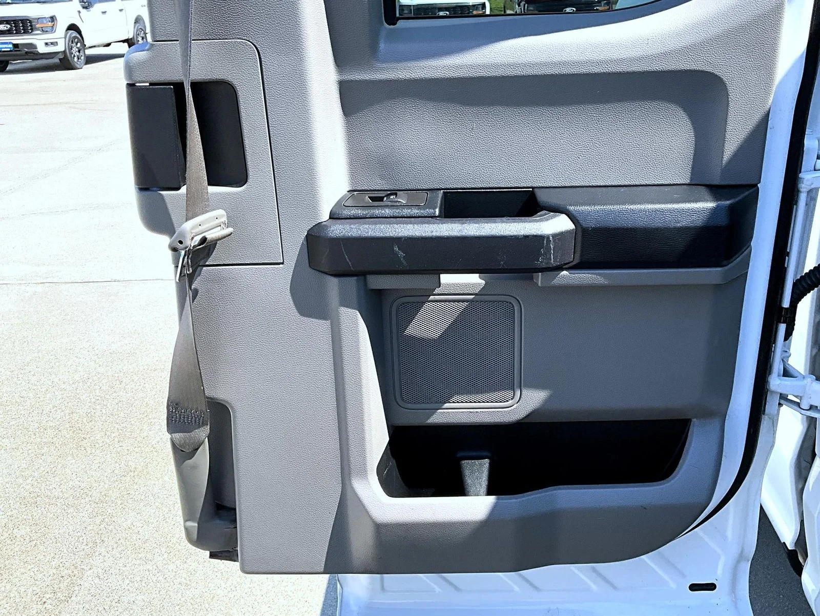 Used 2018 White Ford XL image 21