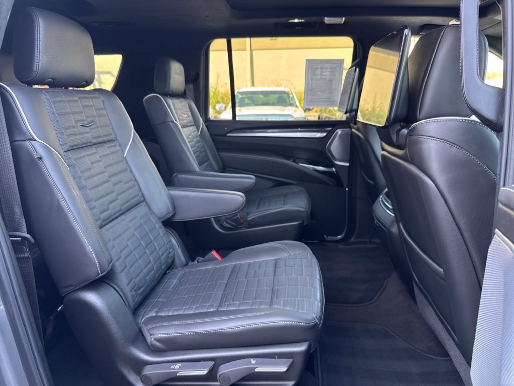 2026 Cadillac Escalade ESV V-Series - Photo 46
