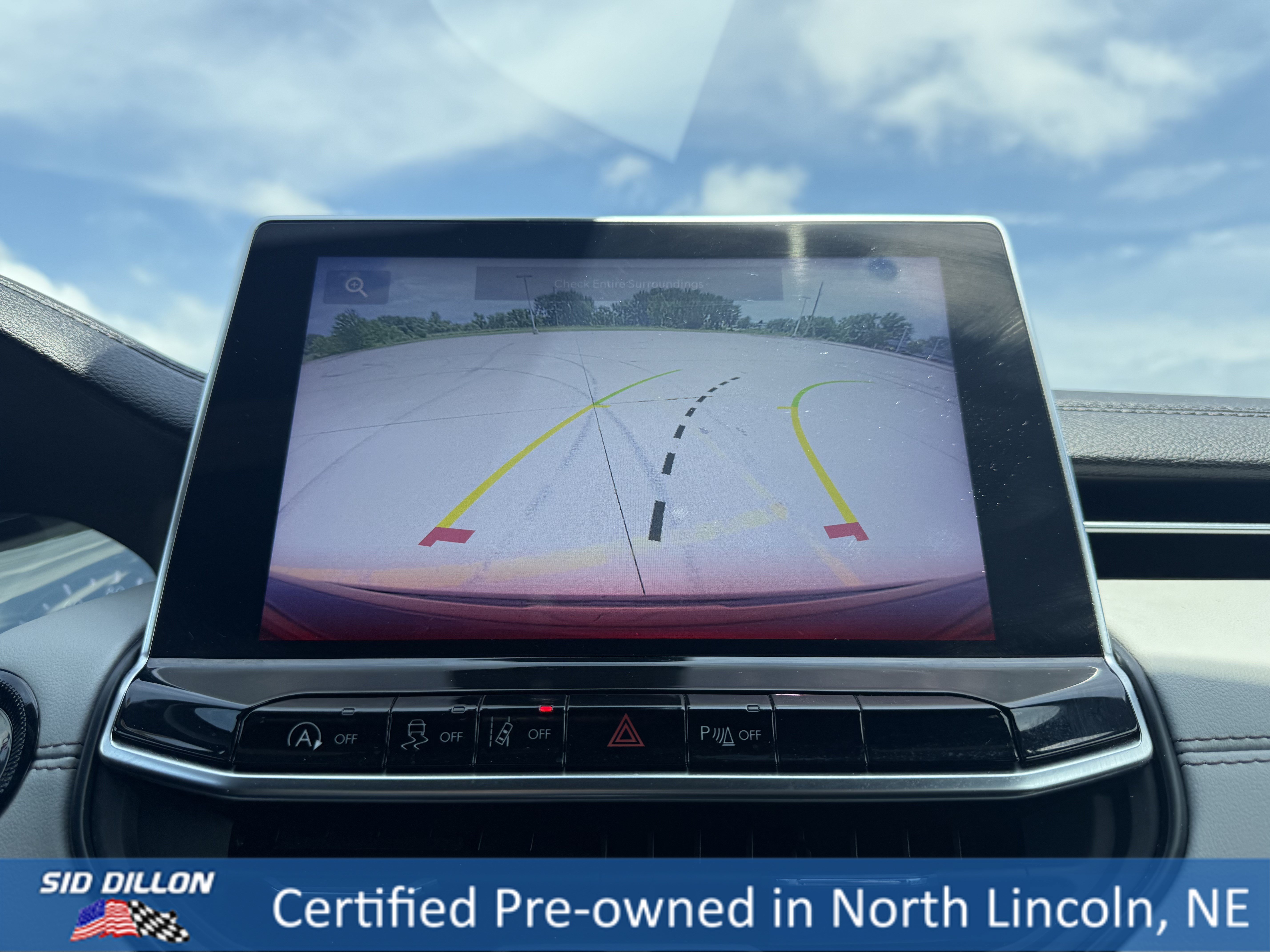 Used 2023 Diamond Black Crystal Pearlcoat Jeep Limited image 15