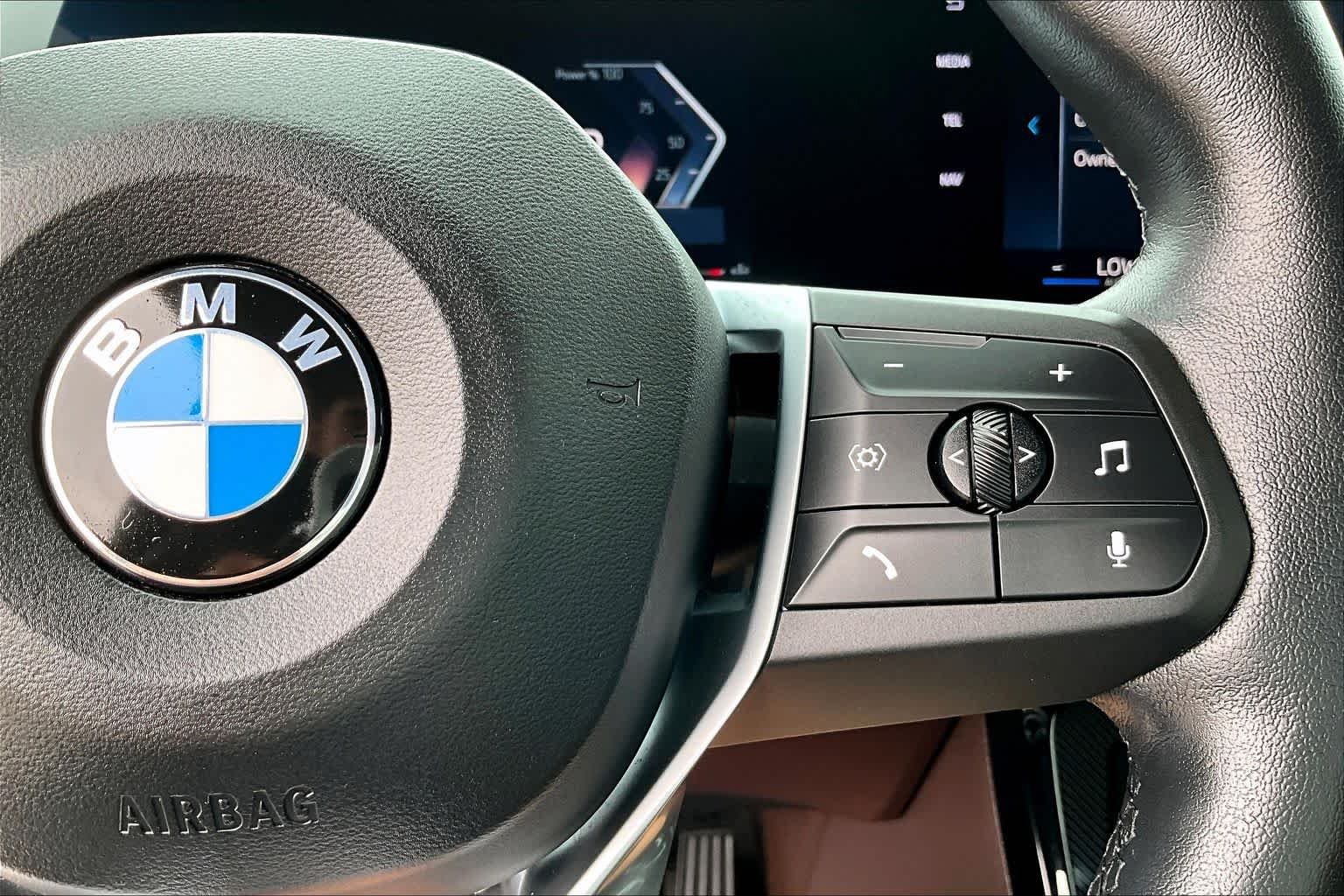 Used 2025 Green Metallic BMW xDrive28i image 25