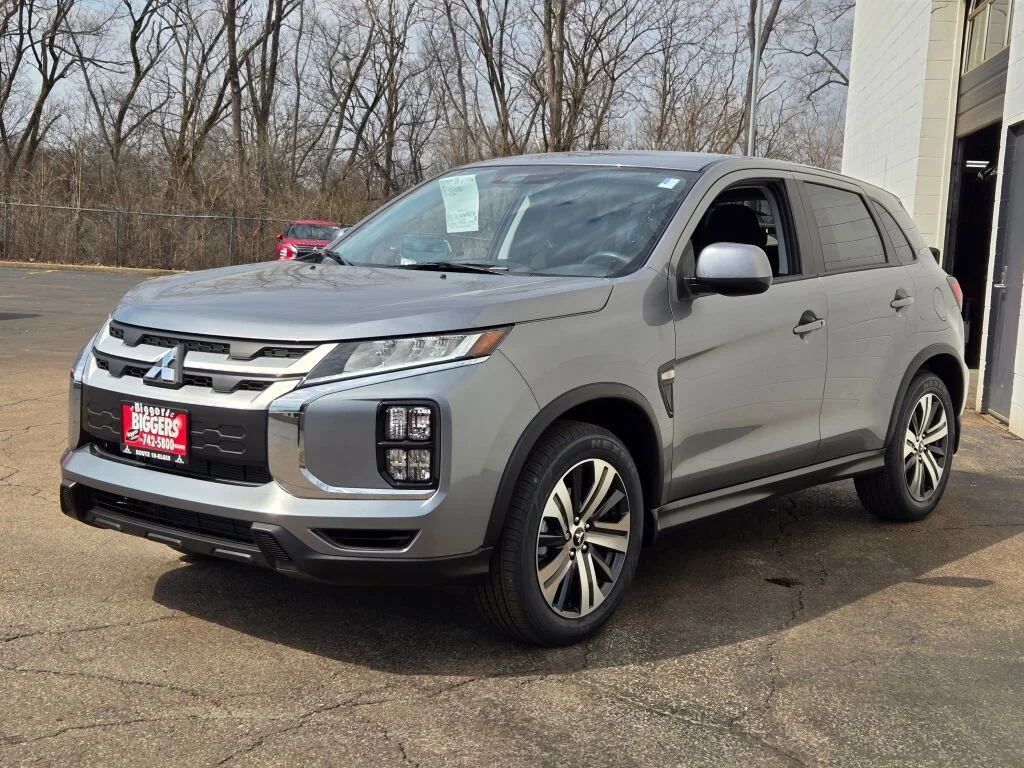 Used 2026 Gray Mitsubishi 2.0 ES image 3
