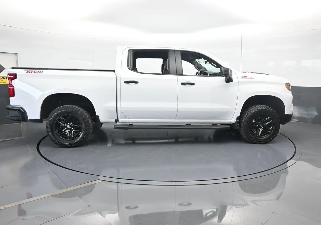 Used 2024 Summit White Chevrolet LT Trail Boss image 7