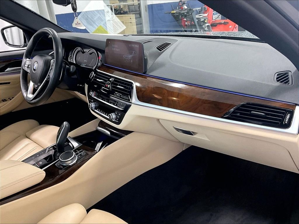 Used 2019 Blue BMW 530e xDrive iPerformance image 14
