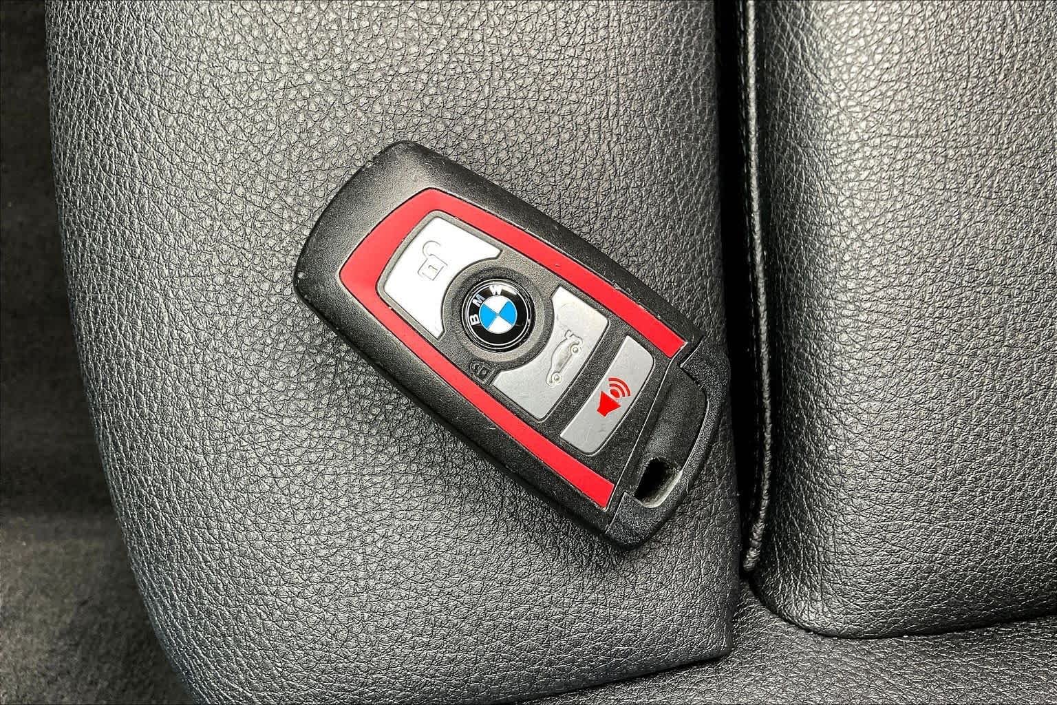 Used 2018 Jet Black BMW 330i xDrive image 14