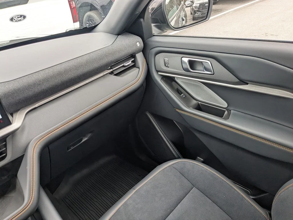 New 2026 Carbonized Gray Metallic Ford Tremor image 20