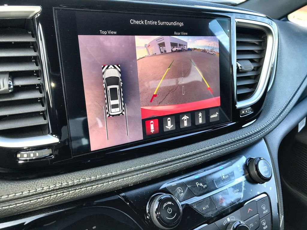 2026 Chrysler Pacifica Limited - Photo 17