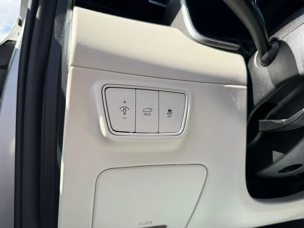Used 2024 Silver Hyundai SEL image 18