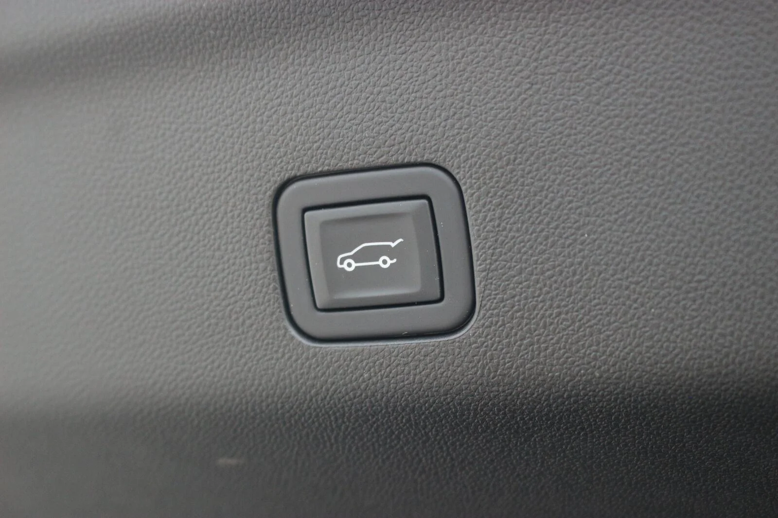 Used 2025 Black Chevrolet High Country image 12