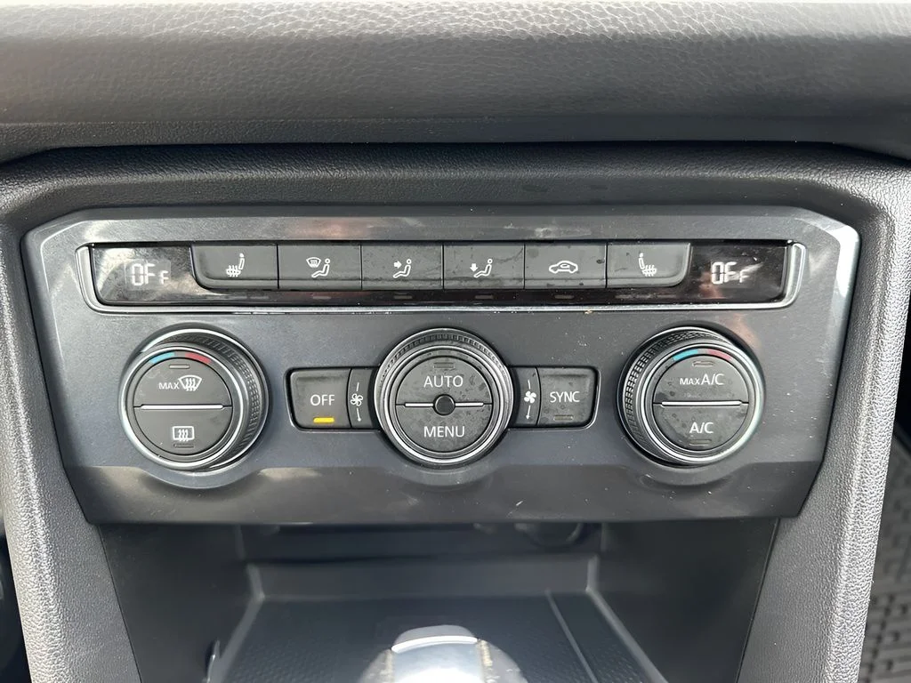 Used 2021 Gray Volkswagen 2.0T SE image 18