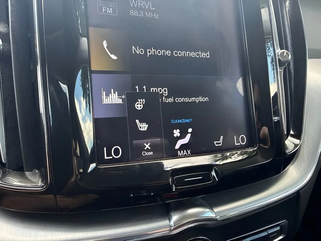 Used 2019  Volvo Momentum image 23
