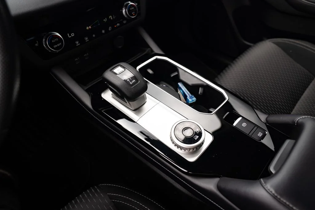 Used 2025 White Mitsubishi ES image 15