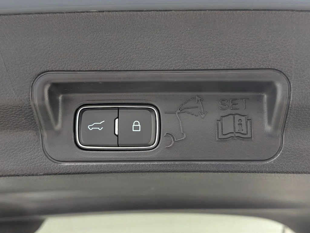 Certified Used 2025 Vapor Blue Metallic Ford Active image 23