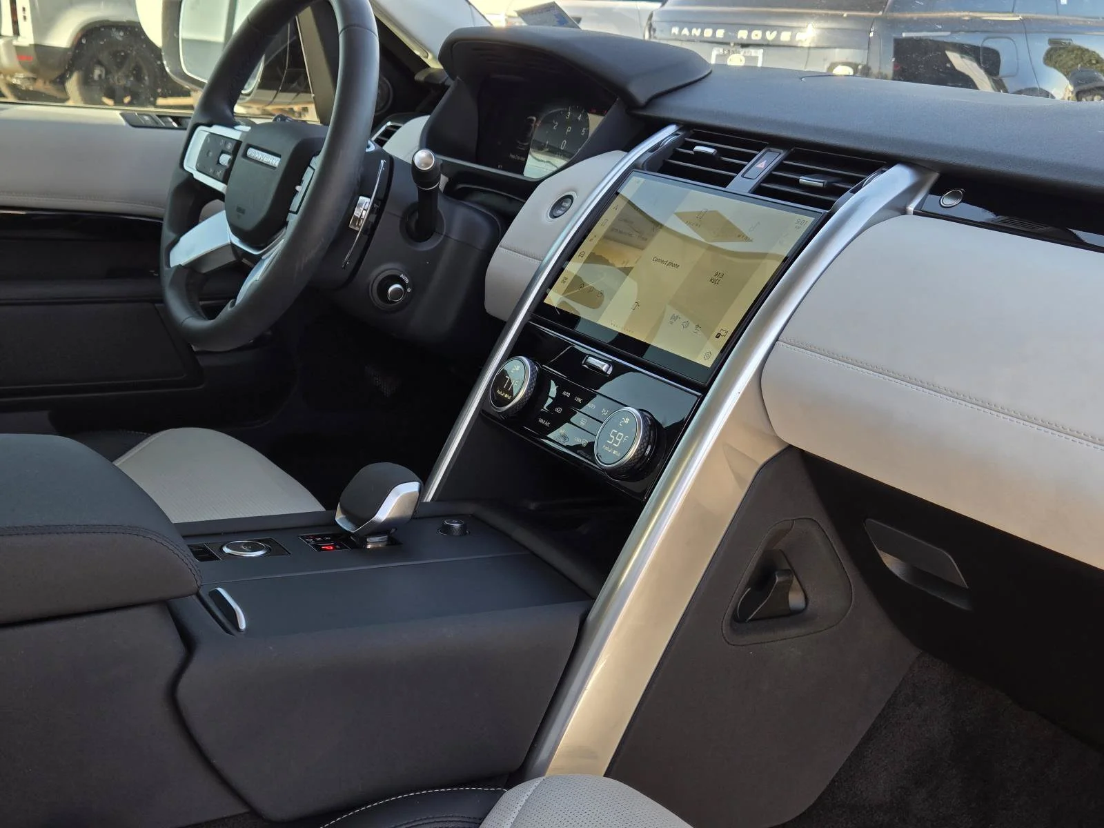 Certified Used 2025 Fuji White Land Rover S image 27