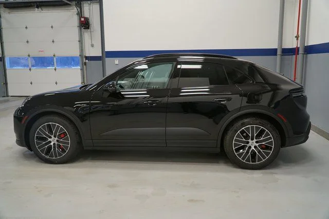 2026 Porsche Macan S - Photo 2