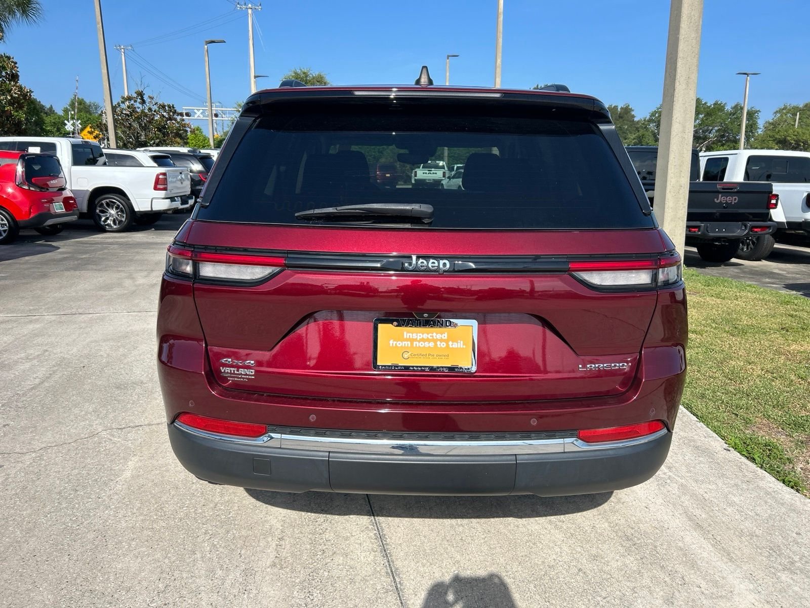 Used 2023 Red Jeep Laredo image 4