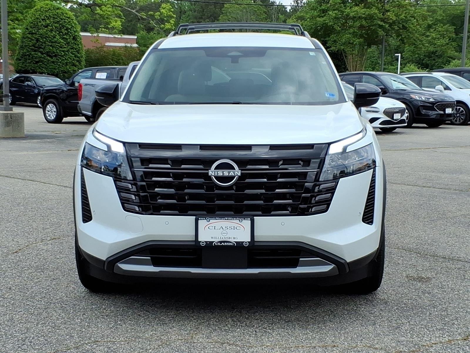 New 2026 Everest White Pearl TriCoat Nissan SL image 1