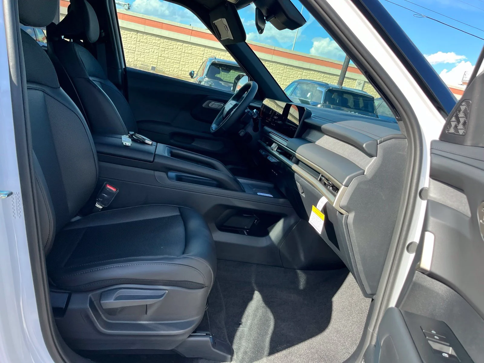 New 2027 White Kia S image 21