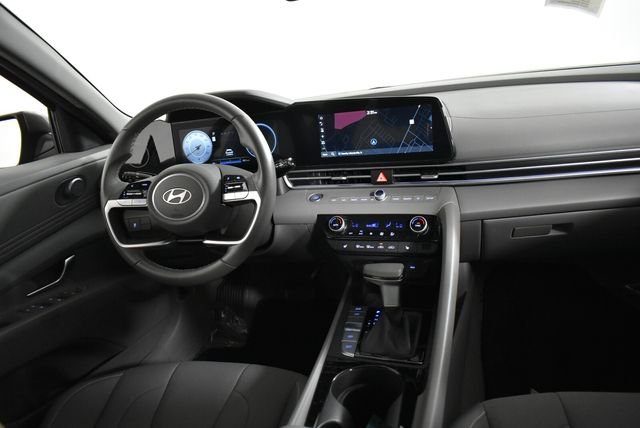 2025 Hyundai Elantra SEL - Photo 18