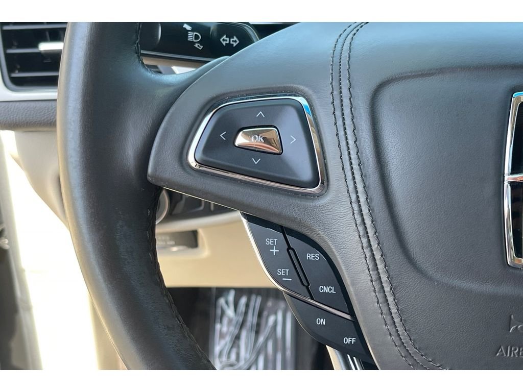 Used 2018 Black Velvet Lincoln Hybrid Reserve image 35