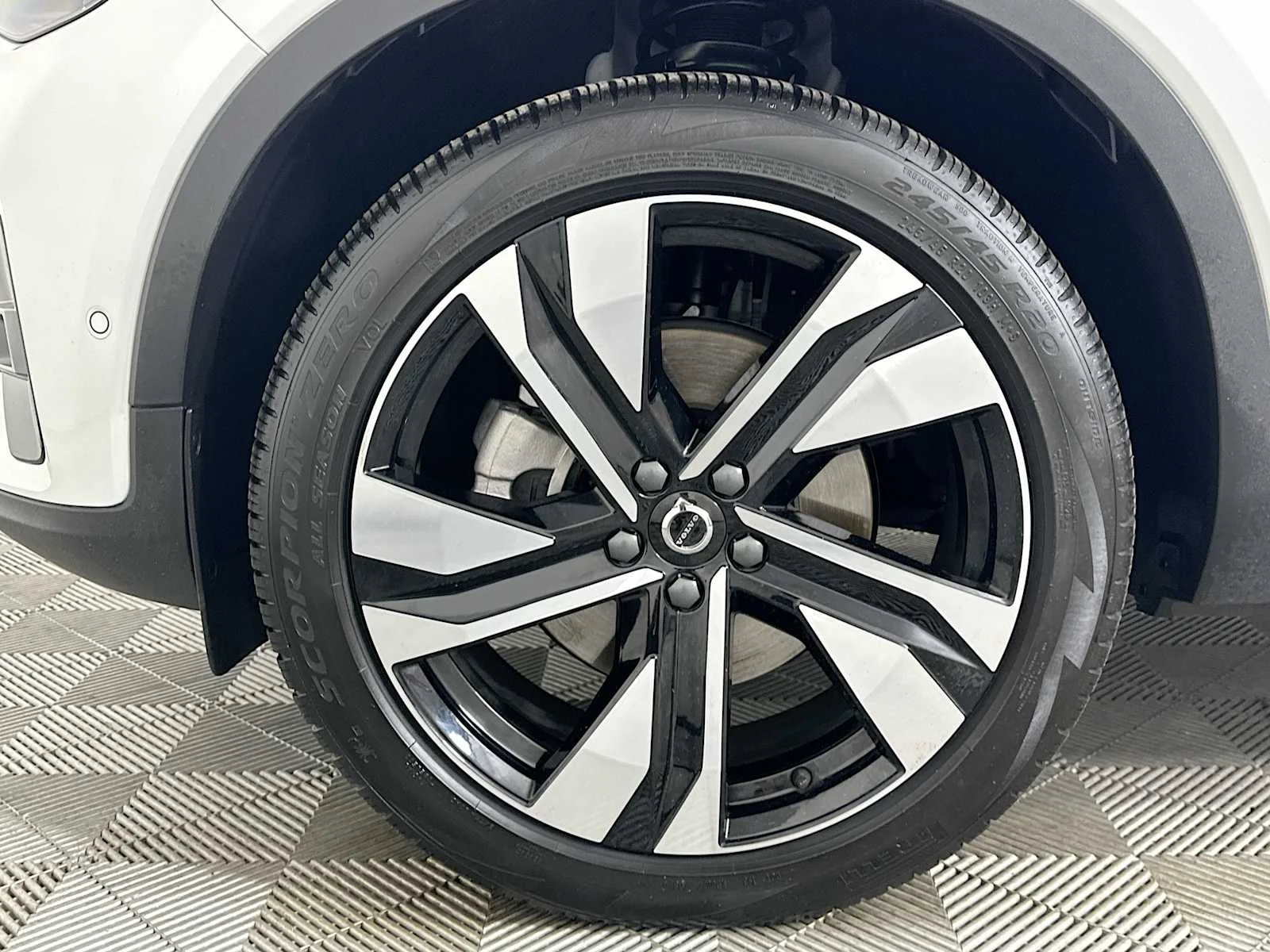 Certified Used 2025 Crystal White Volvo Plus image 30