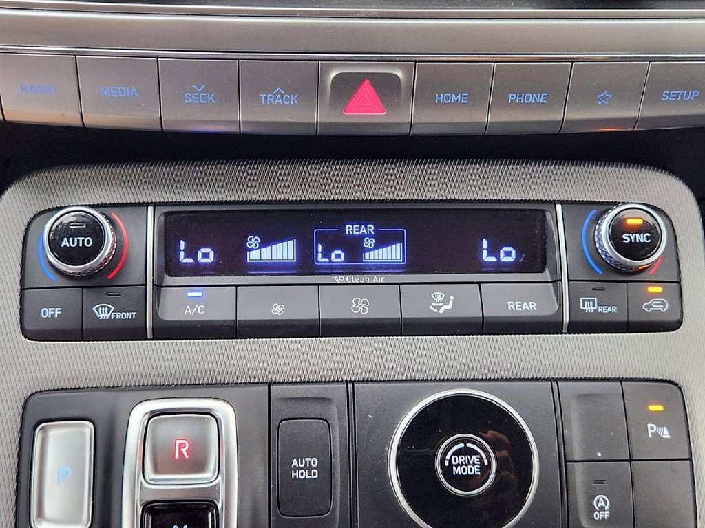 Used 2020 Black Hyundai SEL image 18