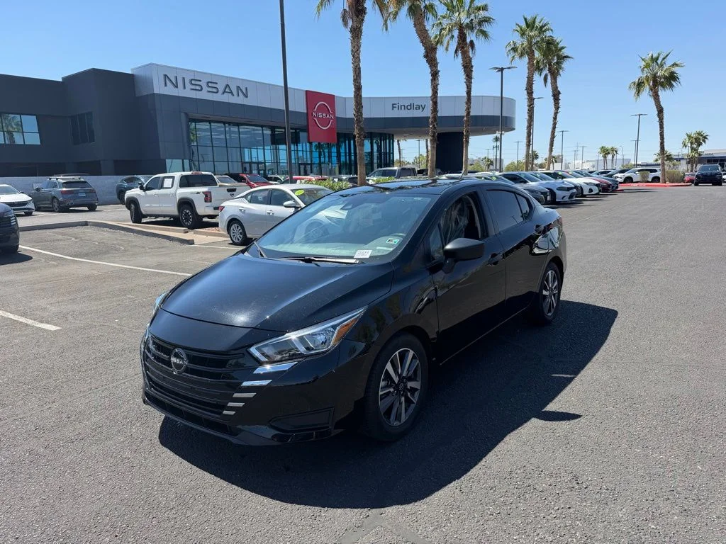 2023 Nissan Versa 1.6 S CVT's photo