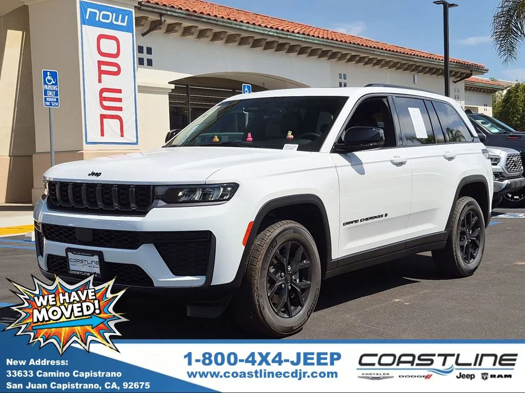 New 2026 Bright White Clear-Coat Exterior Paint Jeep Laredo Altitude image 1