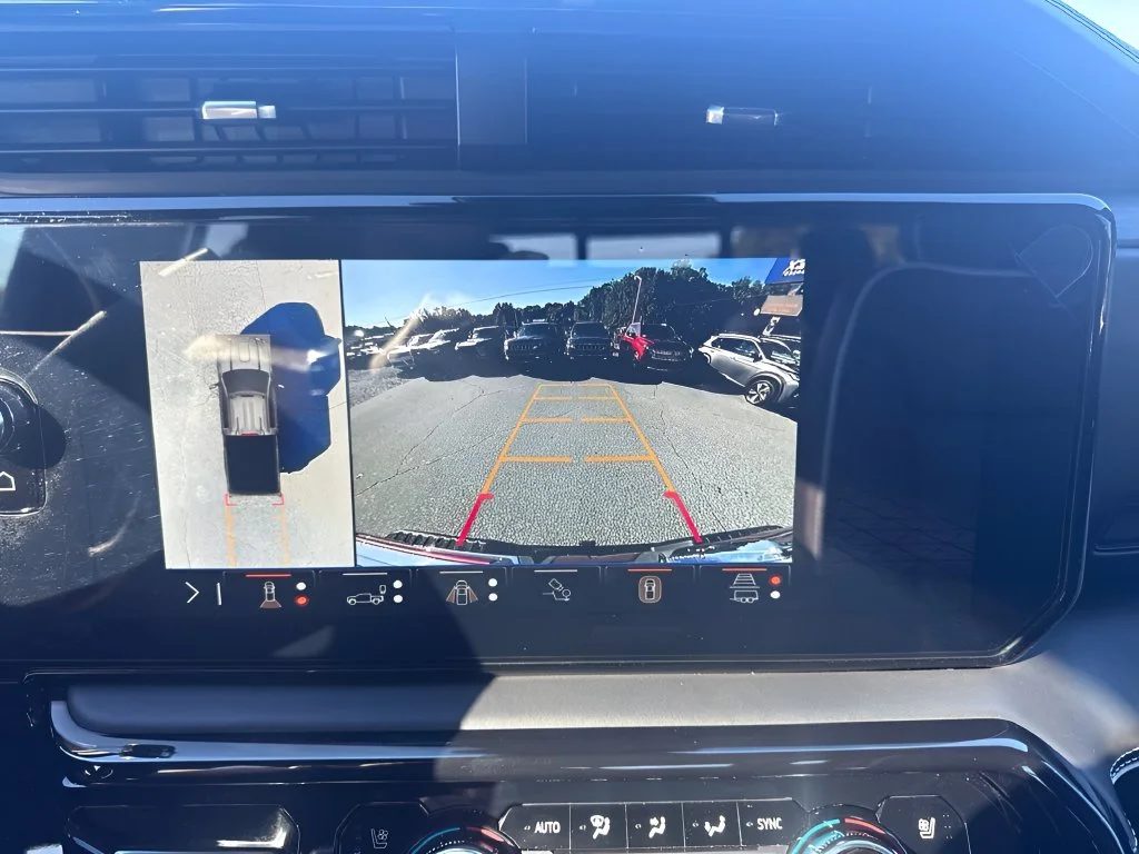 Used 2025 White GMC AT4X image 21