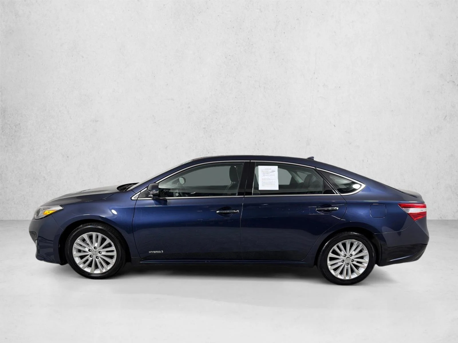 Used 2015 White Toyota XLE Touring image 8