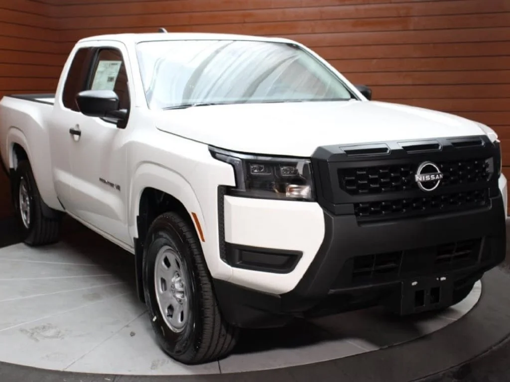 New 2027 Glacier White Nissan King Cab® S image 28
