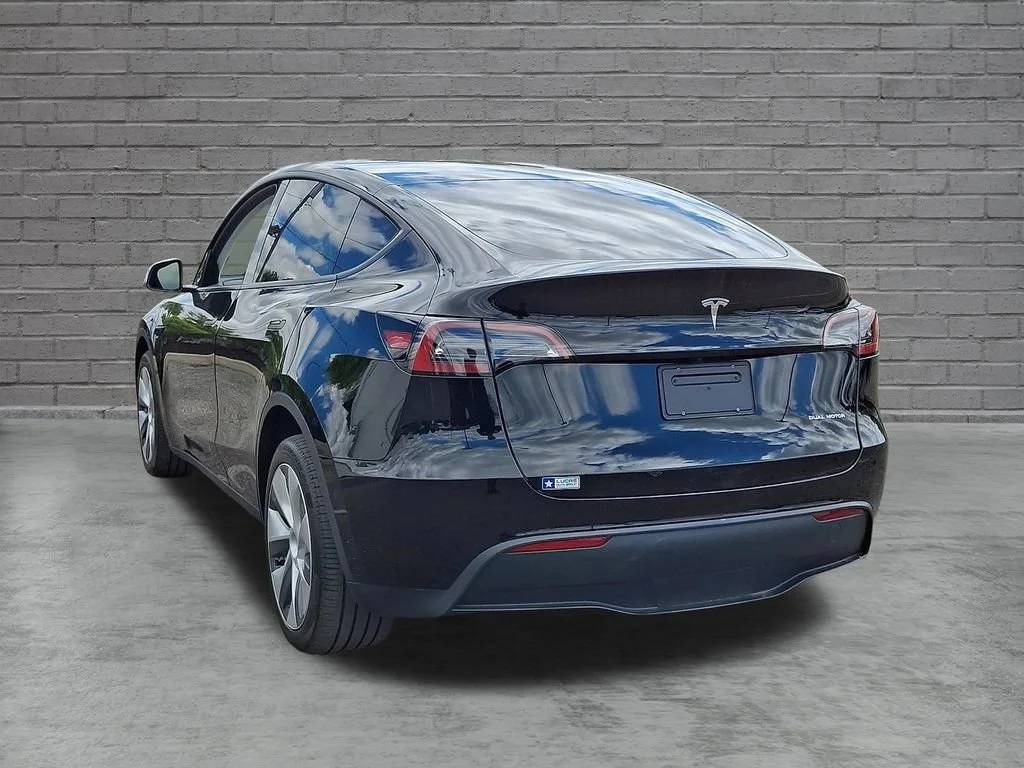 Used 2023  Tesla Long Range image 8