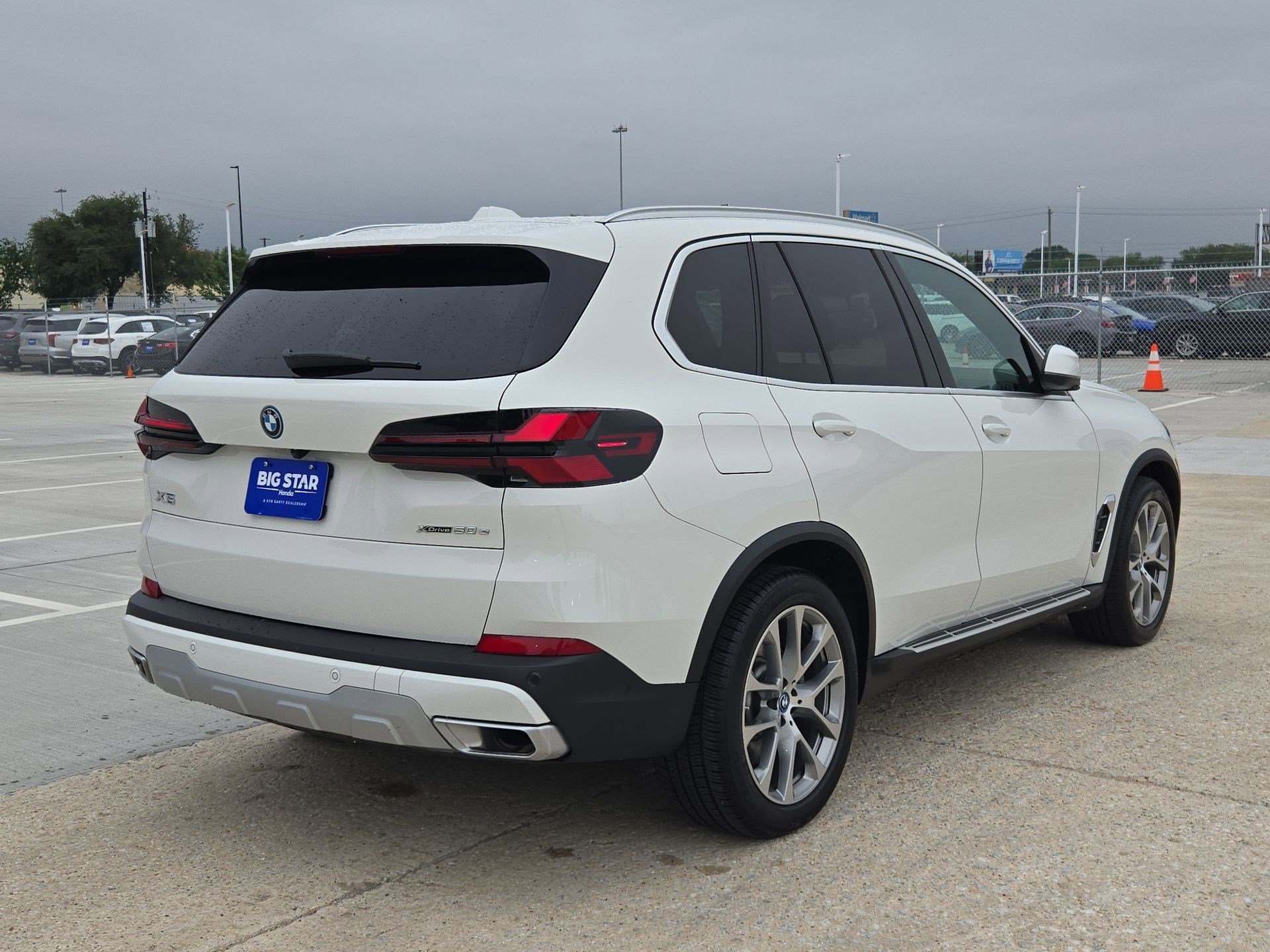 Used 2025 Alpine White BMW xDrive50e image 3