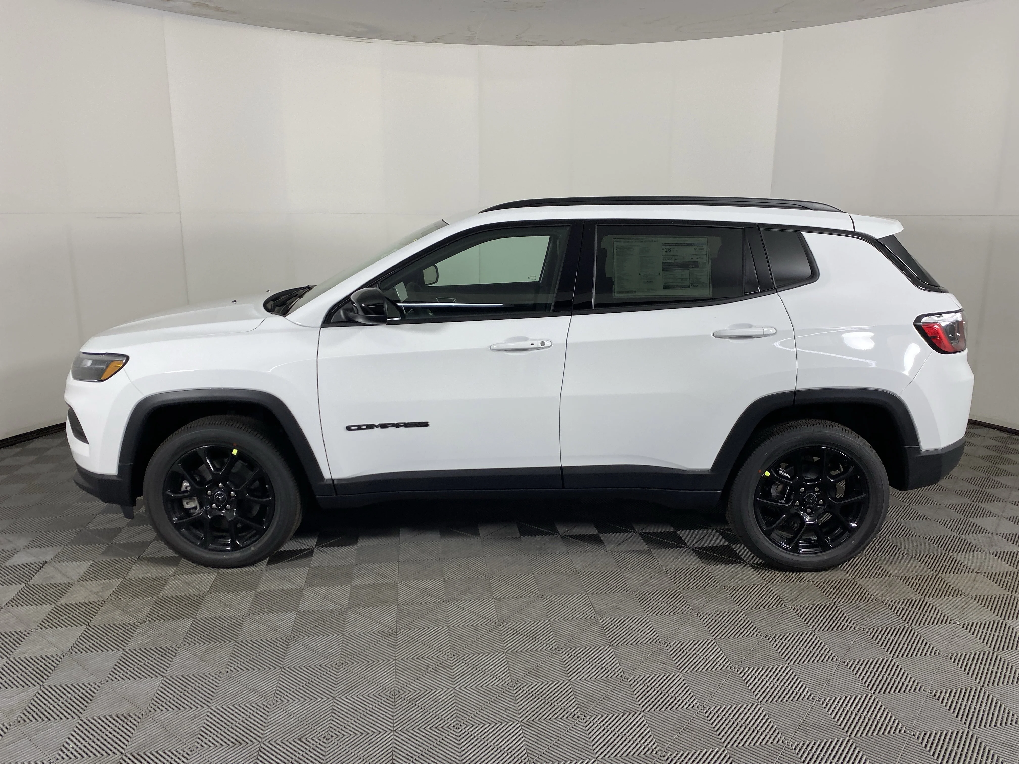 New 2026 Bright White Clear-Coat Exterior Paint Jeep Latitude image 9