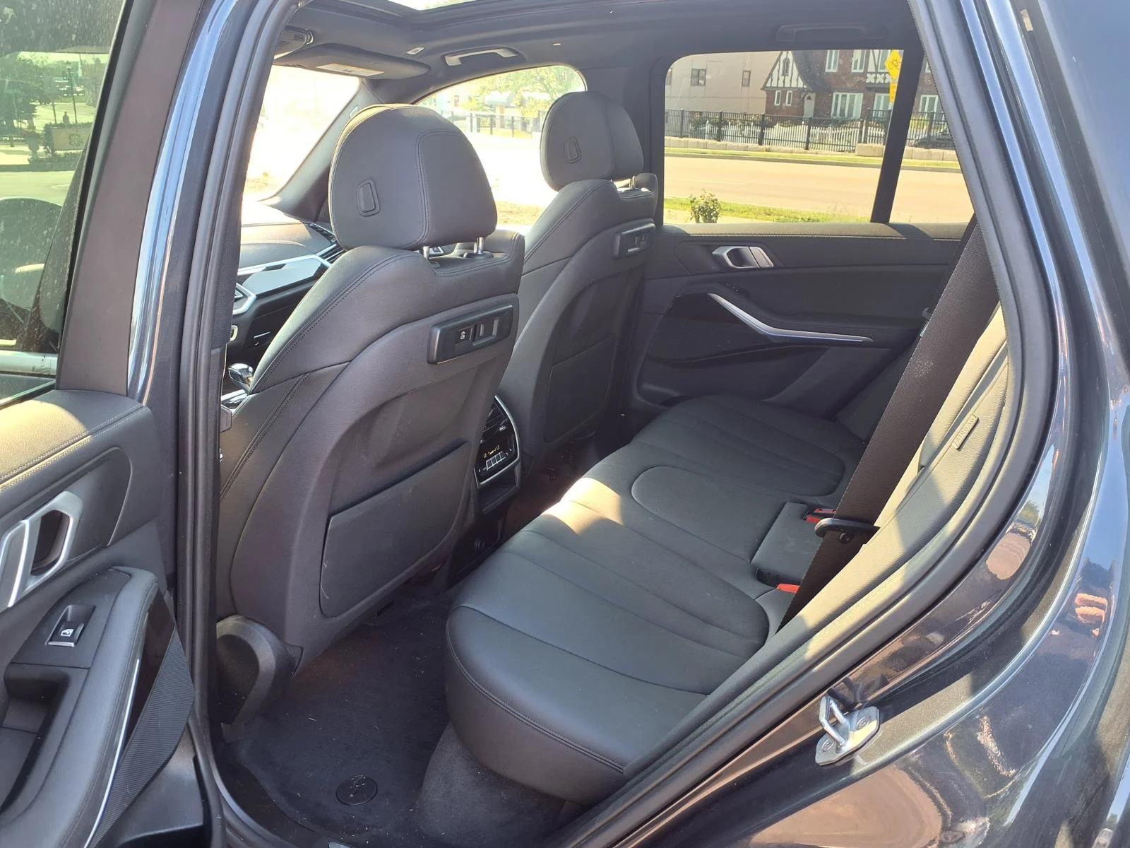 Used 2019 Arctic Gray Metallic BMW xDrive40i image 21