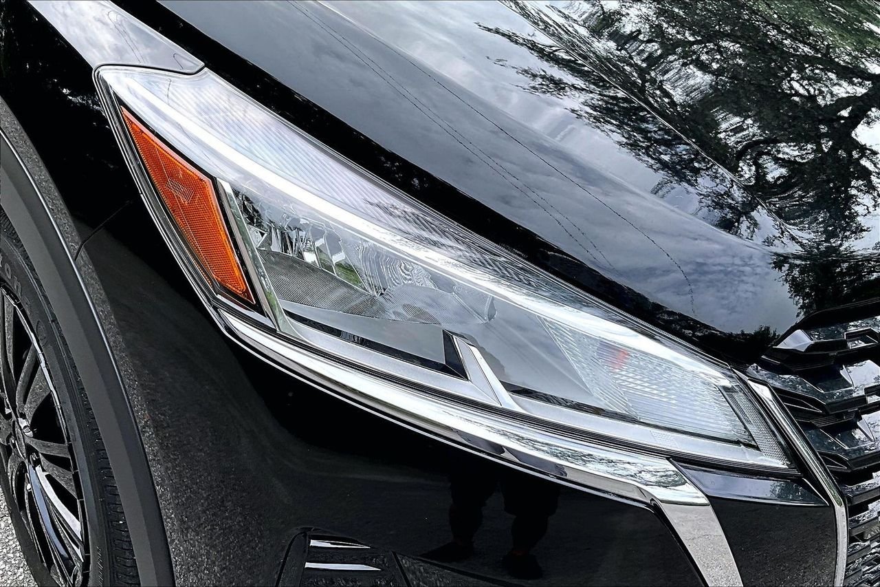Used 2022 Black Nissan S image 32
