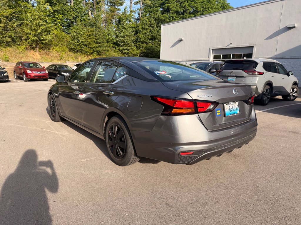 Used 2022 Gun Metallic Nissan 2.5 S image 5