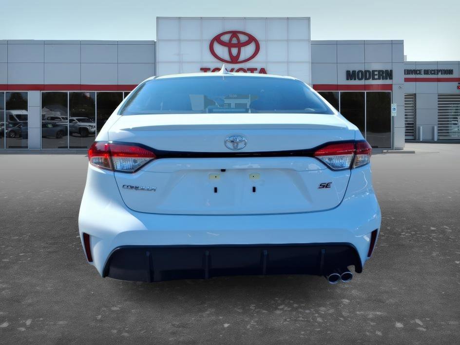 Used 2026 Ice Cap Toyota SE image 4