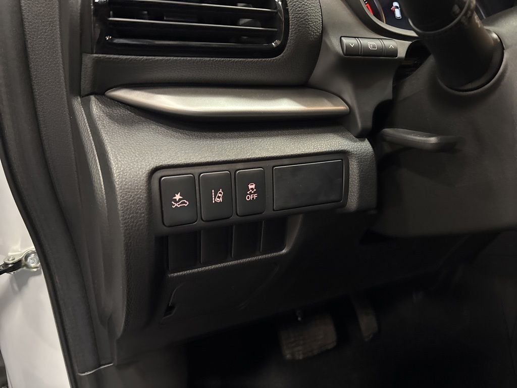 Used 2024 White Mitsubishi Ralliart image 21