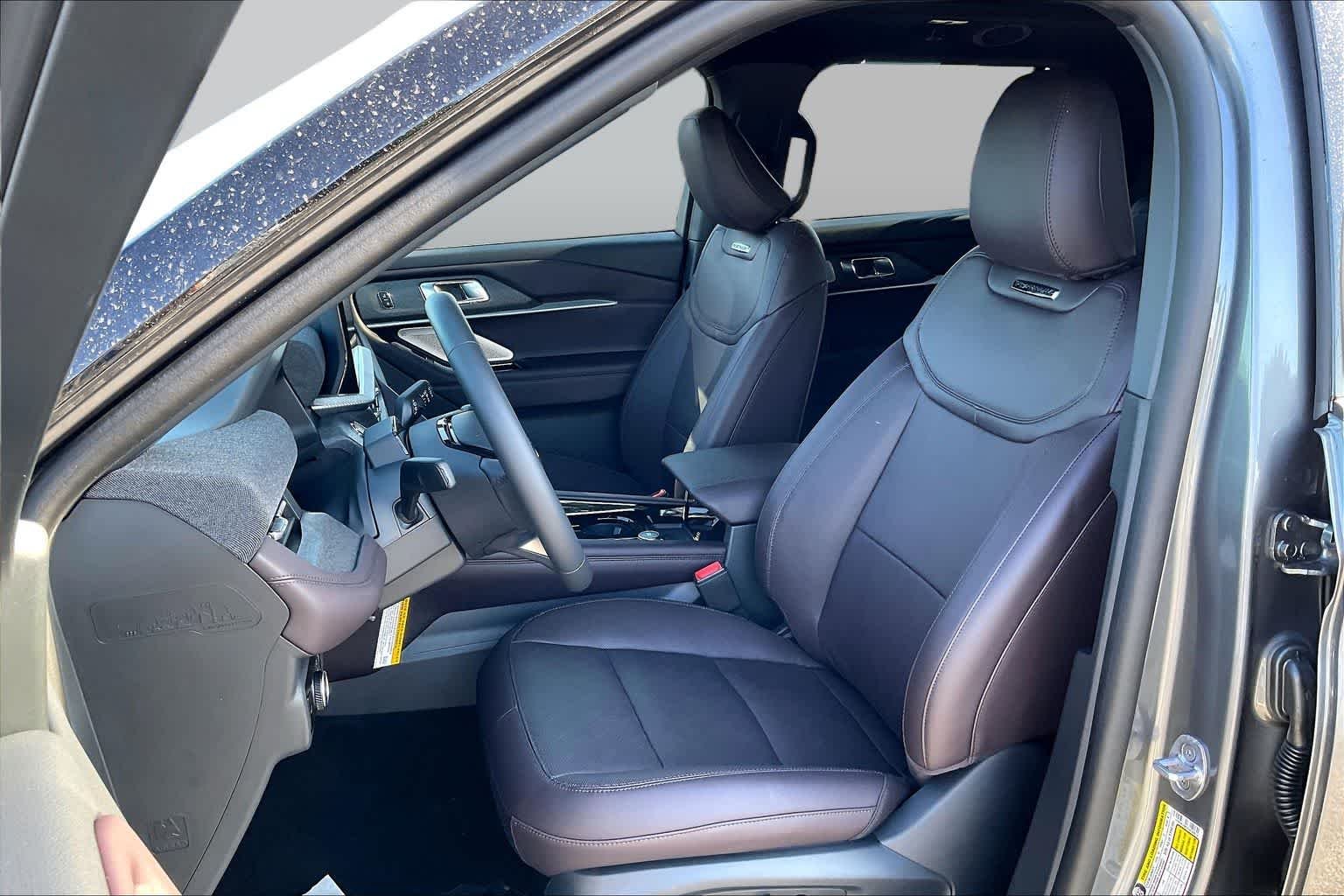 New 2026 Carbonized Gray Metallic Ford Platinum™ image 7