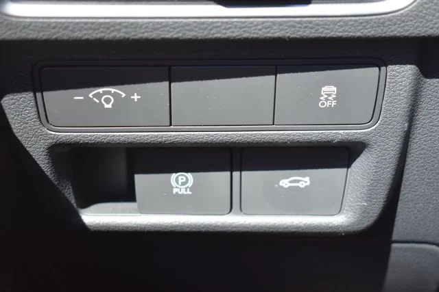 Used 2024 White Hyundai SEL image 22