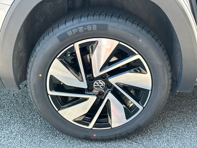 Certified Used 2024 Silver Volkswagen 2.0T SE w/Technology image 17