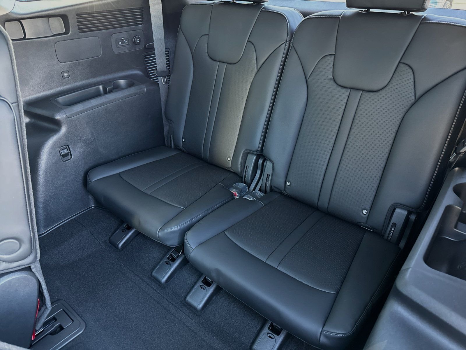 2025 Kia Sorento EX Hybrid - Photo 16