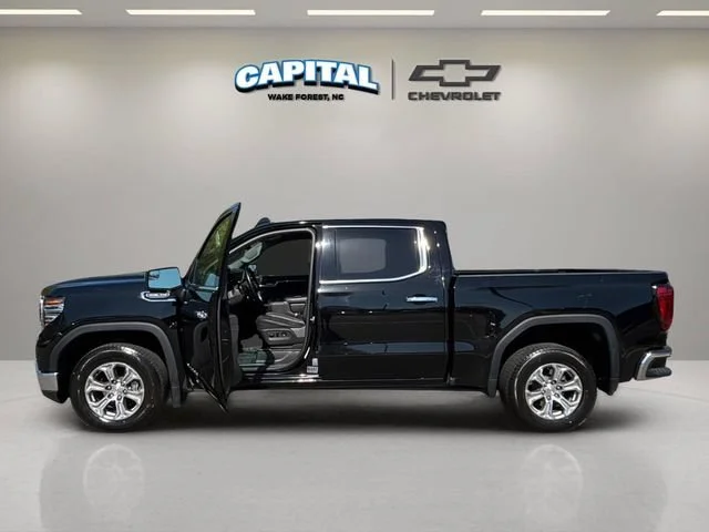 Used 2025 Onyx Black GMC SLT image 3