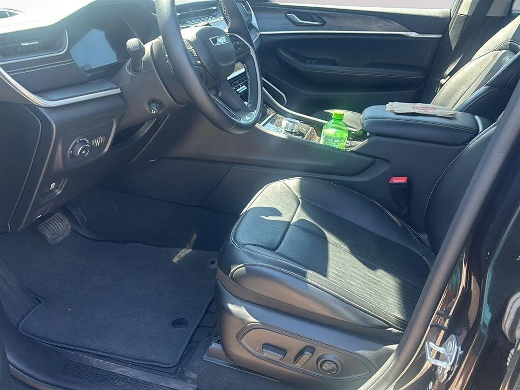 Used 2022 Black Jeep Limited image 2